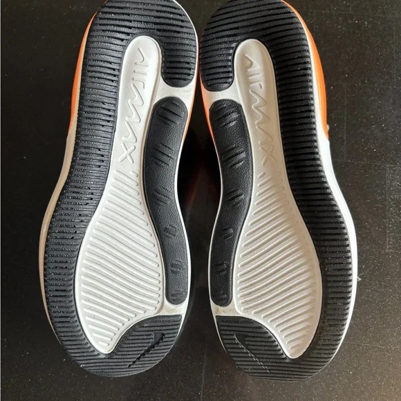 Woman’s Nike Air Max Sneakers Size 8.5 - Picture 3 of 5